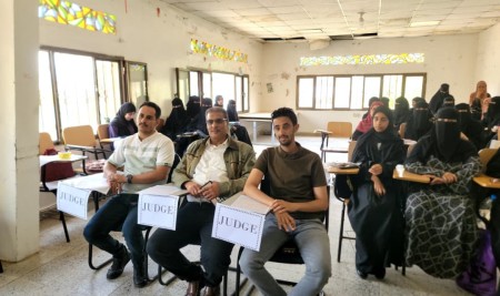 مركز الترجمة وتعليم اللغات بجامعة صنعاء ينظم مسابقات علمية لتنمية مهارات التحدث باللغة الإنجليزية.