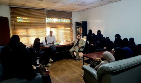 مركز الترجمة وتعليم اللغات بجامعة صنعاء يعزز الربط بين التأهيل الأكاديمي والممارسة المهنية باستقبال زيارة ميدانية لطالبات قسم الترجمة بكلية اللغات