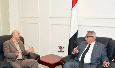 رئيس الوزراء يناقش مع رئيس جامعة صنعاء الجوانب العلمية والأكاديمية [09/يناير/2022]