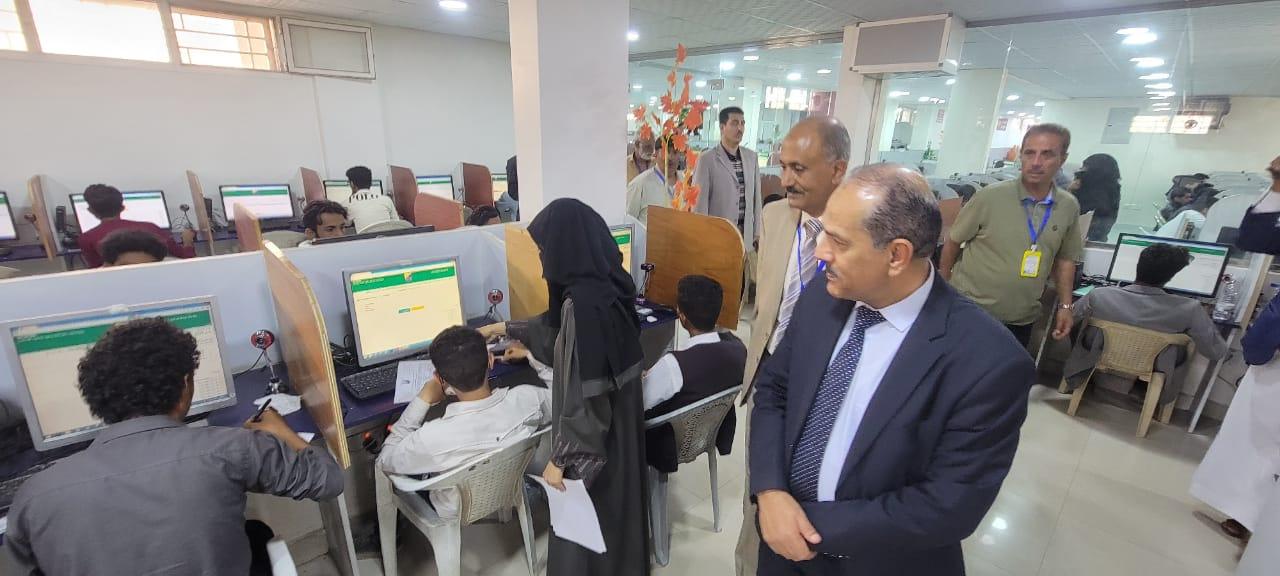 تدشين اختبارات المفاضلة للتنافس على مقاعد طب عام وجراحة بجامعة صنعاء تدشين اختبارات المفاضلة للتنافس على مقاعد طب عام وجراحة بجامعة صنعاء