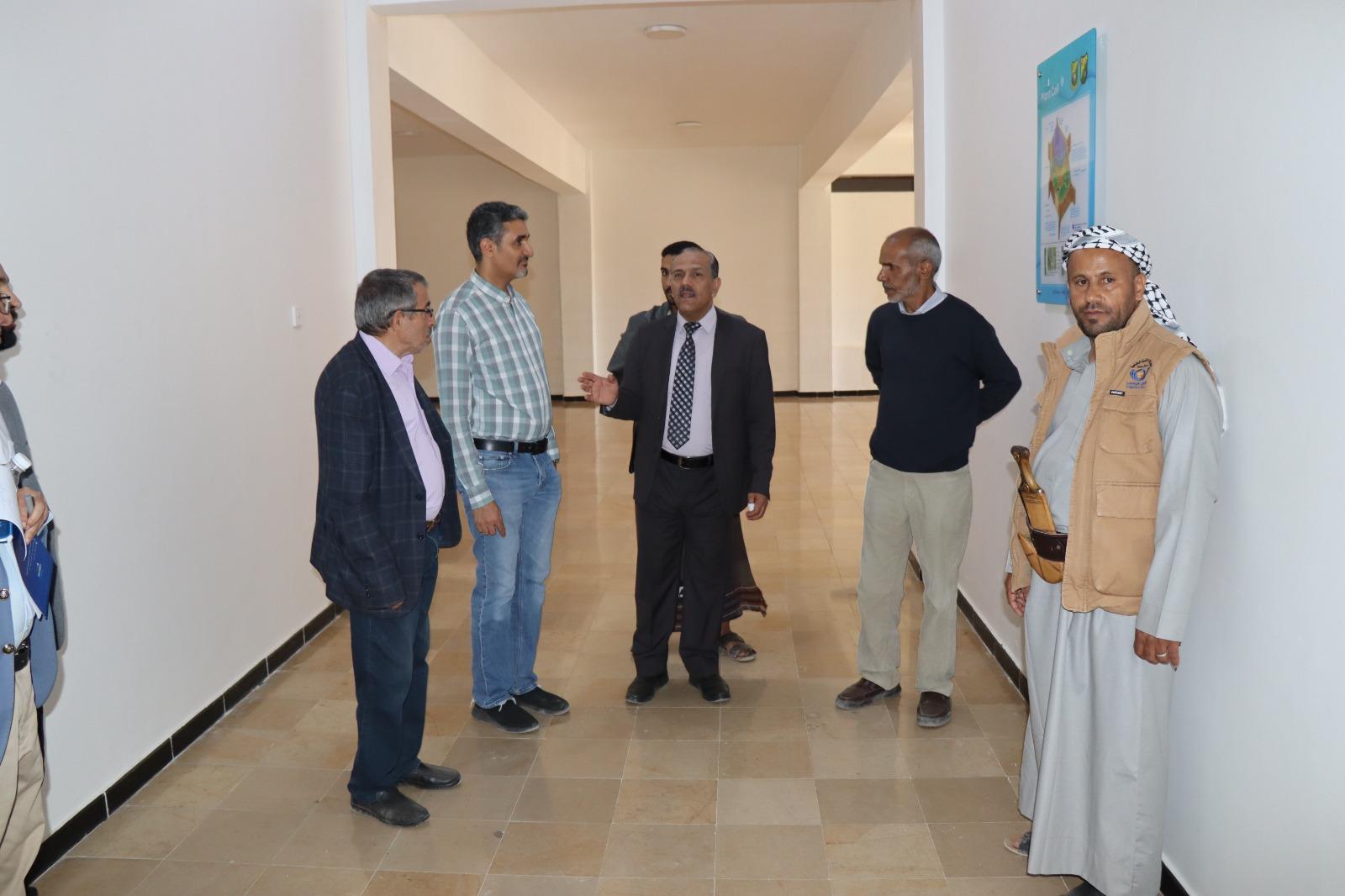 رئيس الجامعة يتفقد سير الأداء في كلية طب الأسنان ويشيد بإمكانياتها رئيس الجامعة يتفقد سير الأداء في كلية طب الأسنان ويشيد بإمكانياتها