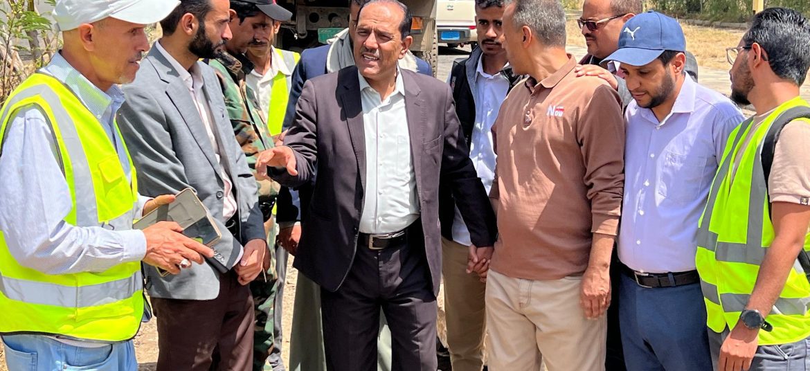 Sana’a University Rector Inaugurates Paving Project of Main Campus Road