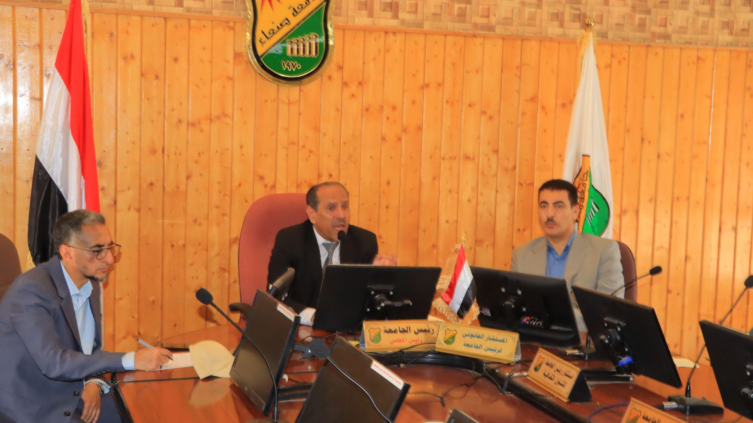 رئيس جامعة صنعاء يلتقي مسؤولي المواقع الإلكترونية ويوجه بمصفوفة أولويات إعلامية رئيس جامعة صنعاء يلتقي مسؤولي المواقع الإلكترونية ويوجه بمصفوفة أولويات إعلامية