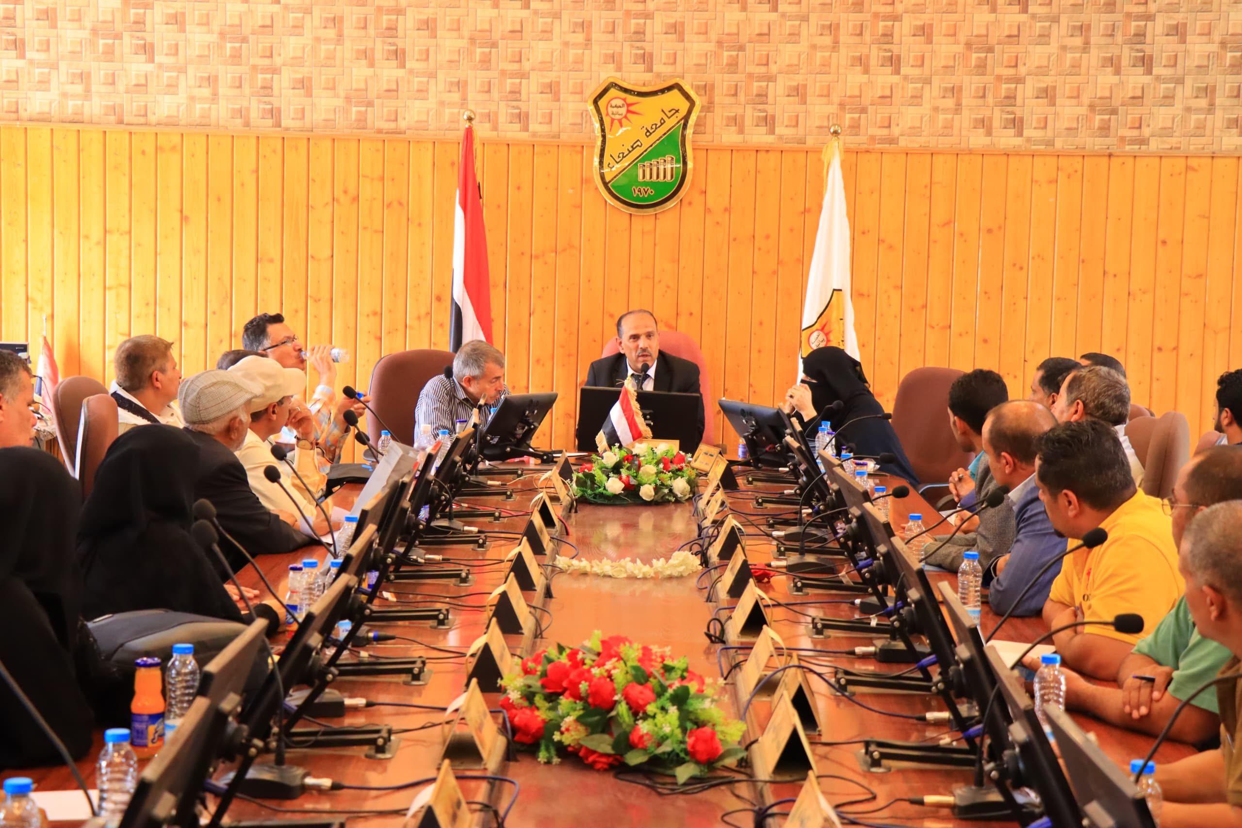 Sana’a University President Meets with Academic and Financial Administrators, Stresses the Importance of Continuous Monitoring and Evaluation رئيس الجامعة يلتقي الإدارات الأكاديمية والمالية و يشدد على المتابعة والتقييم المستمر