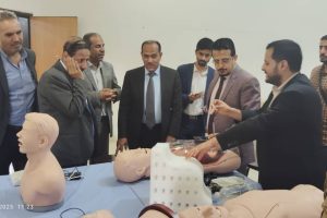 رئيس جامعة صنعاء يتفقد مركز المحاكاة والمهارات السريرية بكلية الطب والعلوم الصحية6