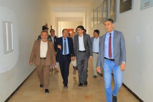 وزير التربية والتعليم والبحث العلمي يزور كلية طب الأسنان بجامعة صنعاء1.jpg1