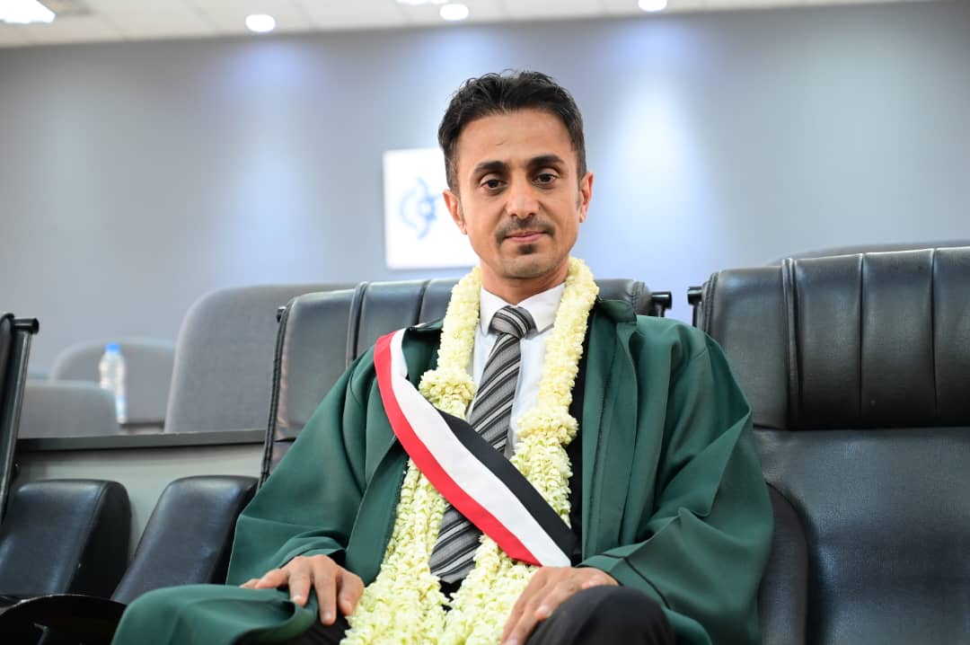 الدكتوراه للباحث عمار الريمي في فلسفة إدارة الأعمال عمار الريمي١