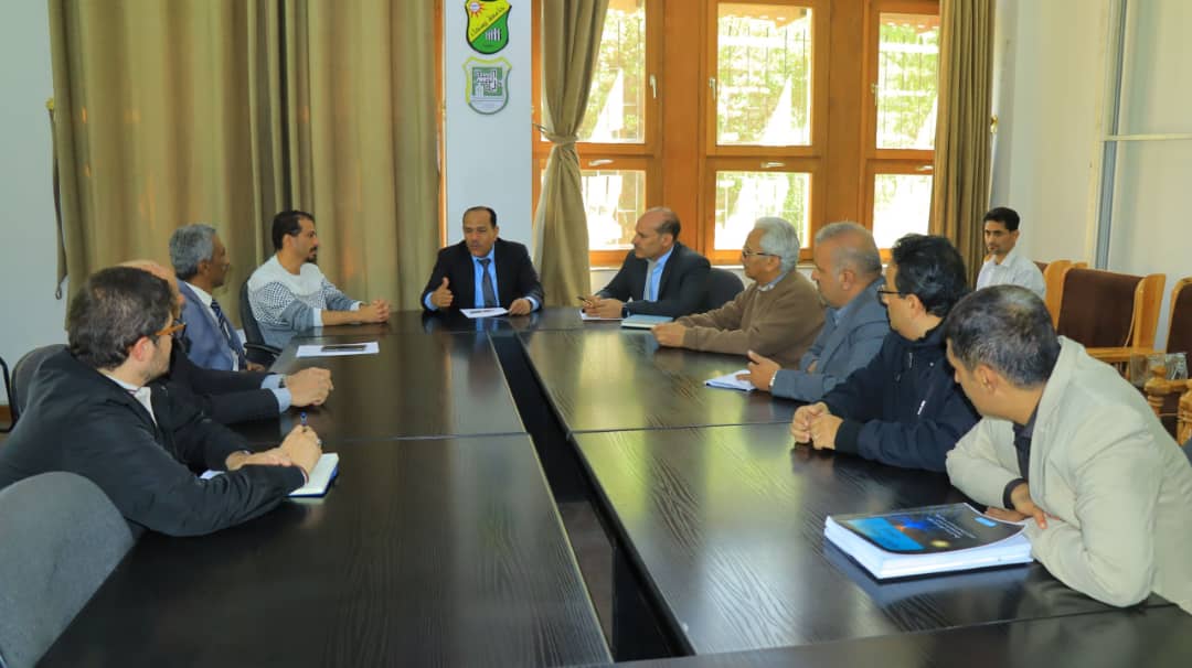 رئيس جامعة صنعاء يترأس اجتماع لقيادة كلية الهندسة ويتفقد معاملها تمهيداً لتطويرها