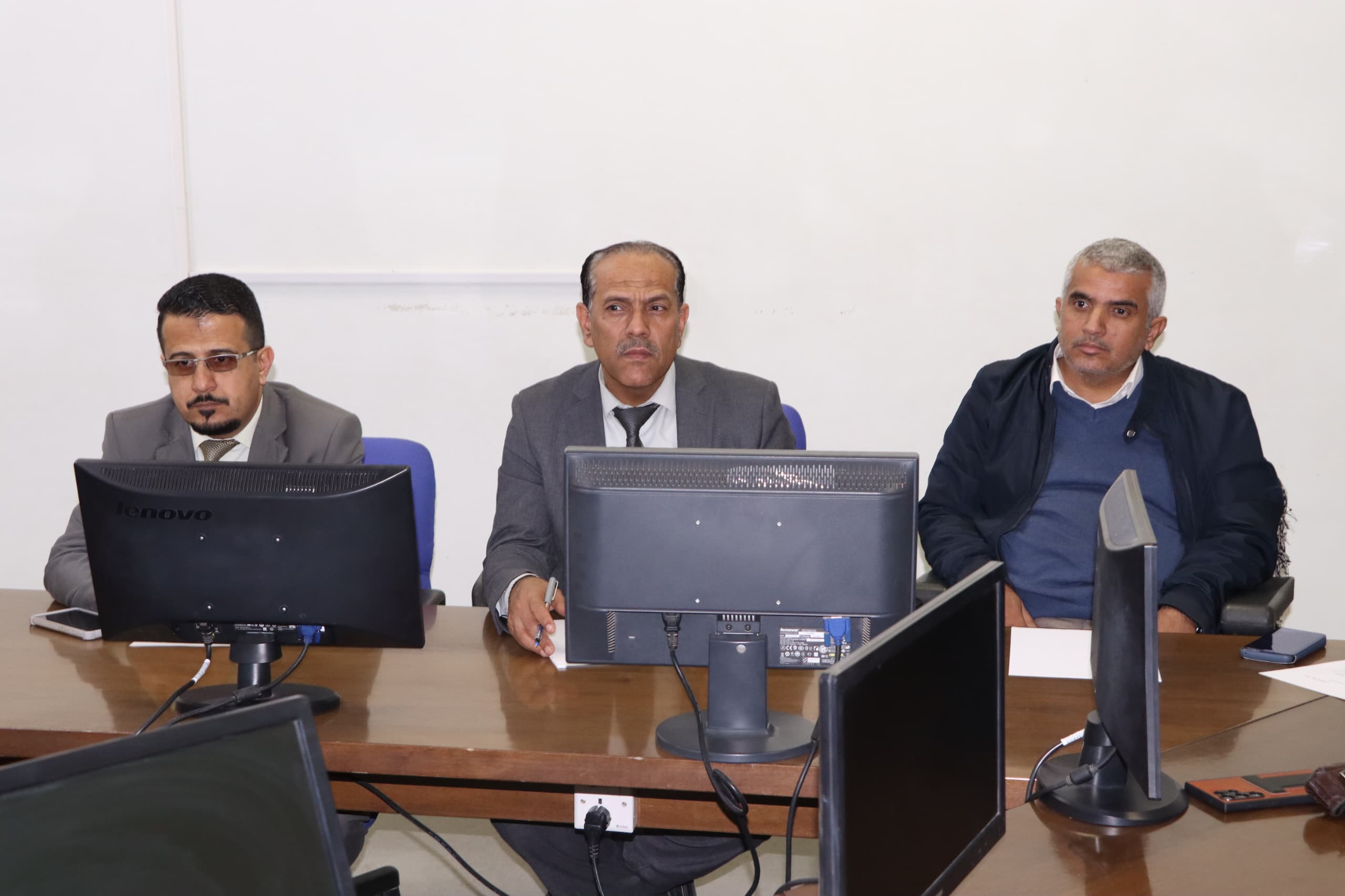 رئيس جامعة صنعاء يرأس الاجتماع التحضيري لتخريج أول دفعة من برنامج الدكتوراه (md)