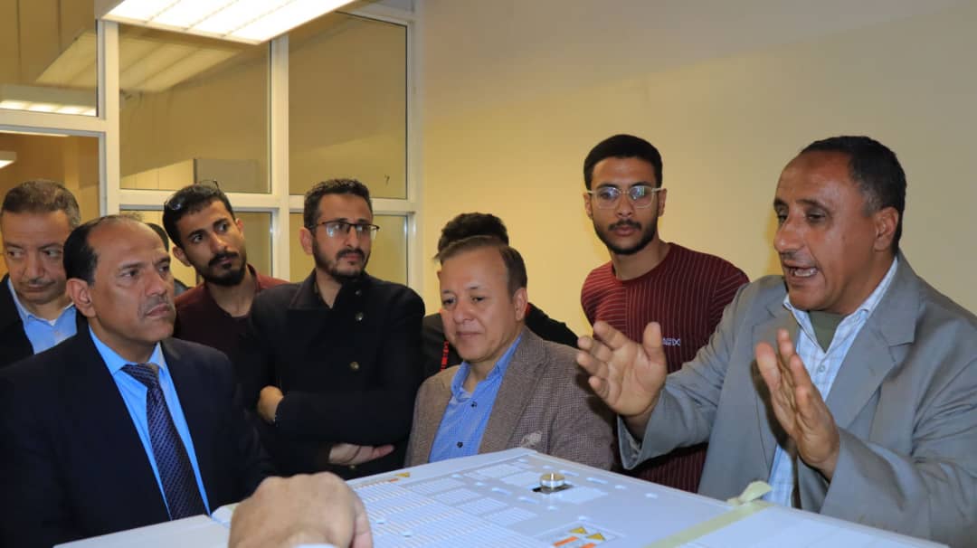 رئيس جامعة صنعاء يطلع على جاهزية المختبر المركزي للبحث العلمي وخدمة المجتمع بكلية الزراعة
