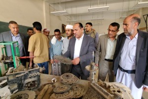 رئيس جامعة صنعاء يتفقد معامل وورش كلية الزراعة ويؤكد أهمية تعزيز الجانب التطبيقي للطلاب رئيس جامعة صنعاء يتفقد معامل وورش كلية الزراعة ويؤكد أهمية تعزيز الجانب التطبيقي للطلاب