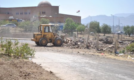 كلية طب الأسنان بجامعة صنعاء تواصل أعمال الصيانة والتطوير لمرافقها التعليمية