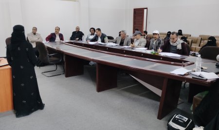 قسم الترجمة يناقش خطة رسالة الماجستير للباحثة أمل الجند