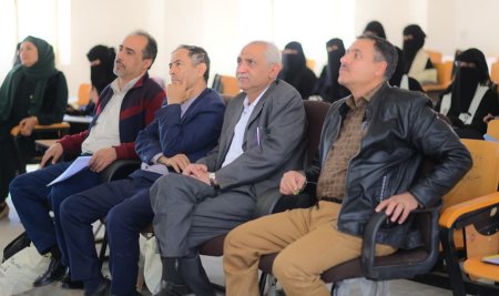 قسم اللغة الإنجليزية بكلية اللغات – جامعة صنعاء يناقش أبحاث تخرج الطلاب.