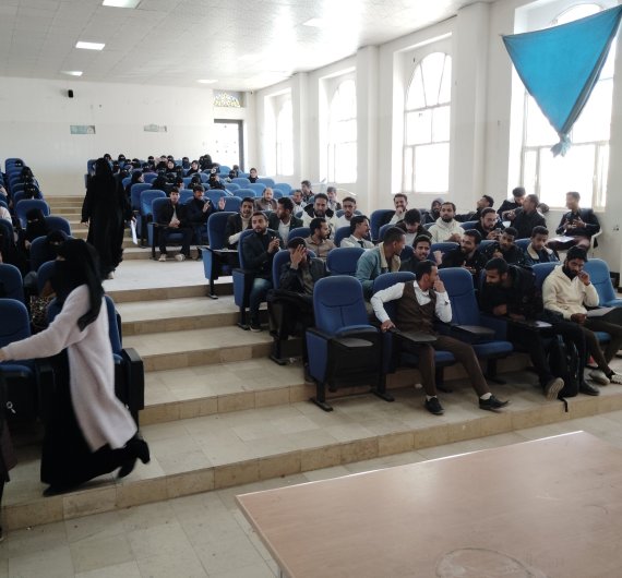 كلية اللغات بجامعة صنعاء تقيم حفل تكريم لطلابها المتميزين في الأنشطة واللجان الطلابية - صورة10