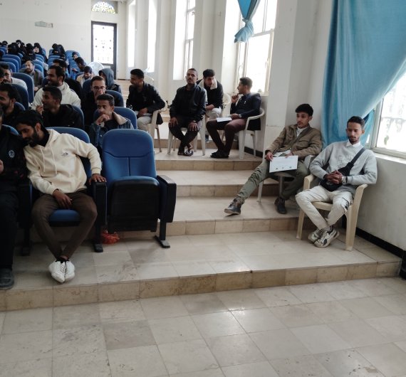 كلية اللغات بجامعة صنعاء تقيم حفل تكريم لطلابها المتميزين في الأنشطة واللجان الطلابية - صورة15