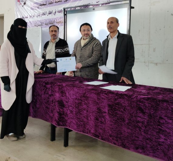 كلية اللغات بجامعة صنعاء تقيم حفل تكريم لطلابها المتميزين في الأنشطة واللجان الطلابية - صورة26