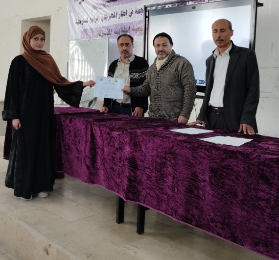 كلية اللغات بجامعة صنعاء تقيم حفل تكريم لطلابها المتميزين في الأنشطة واللجان الطلابية - صورة29