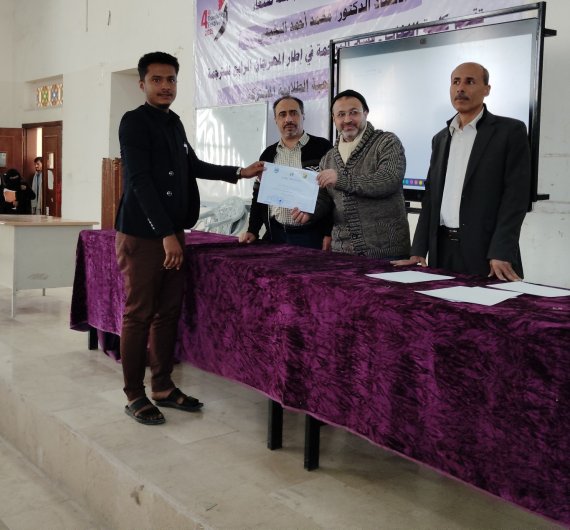 كلية اللغات بجامعة صنعاء تقيم حفل تكريم لطلابها المتميزين في الأنشطة واللجان الطلابية - صورة32