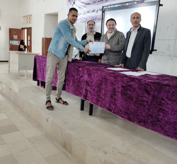 كلية اللغات بجامعة صنعاء تقيم حفل تكريم لطلابها المتميزين في الأنشطة واللجان الطلابية - صورة34