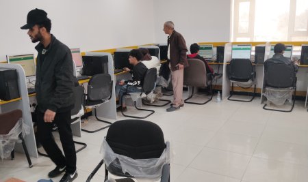 انطلاق الاختبارات النهائية للفصل الدراسي الثاني بكلية اللغات بجامعة صنعاء.