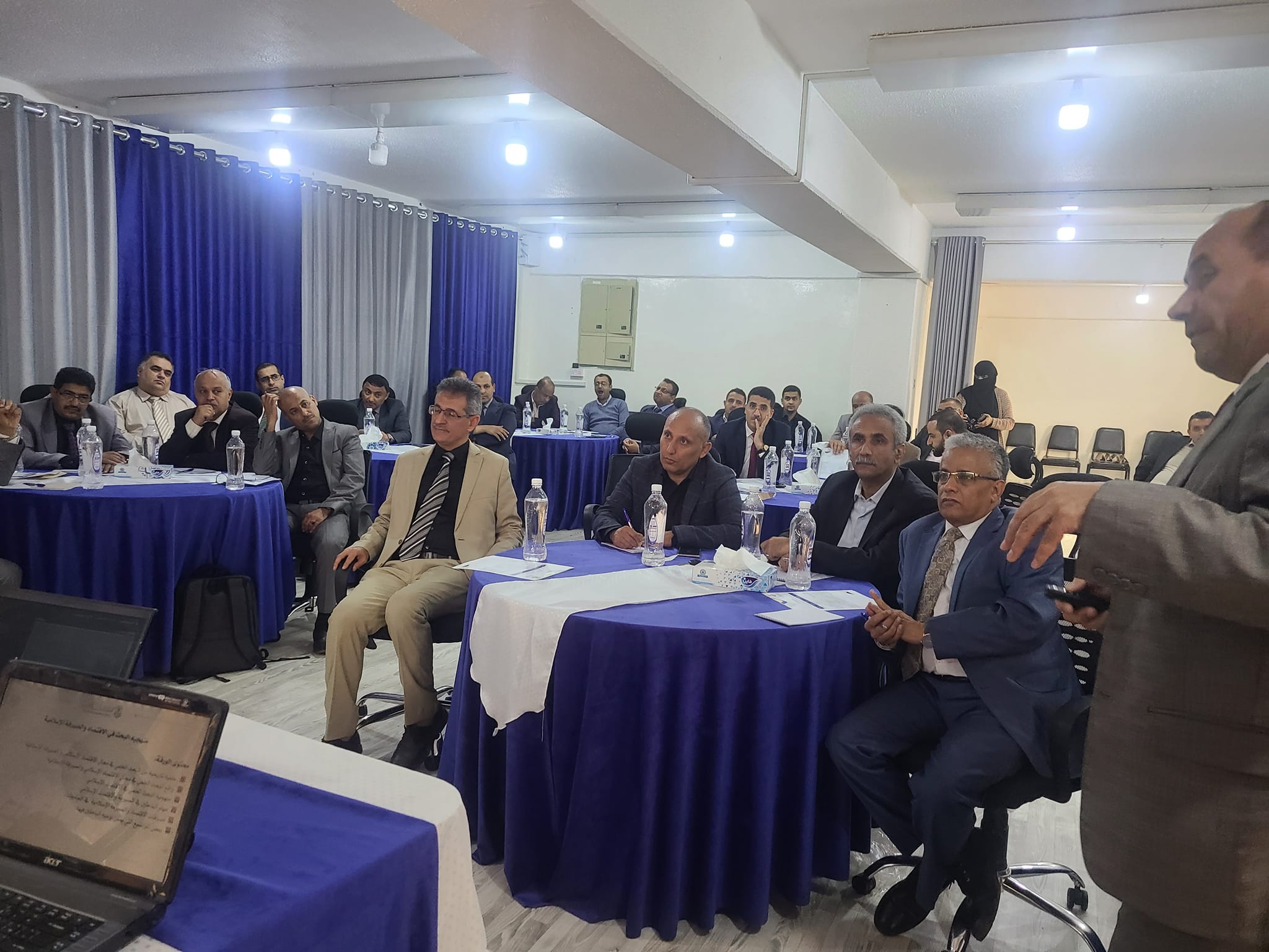 حلقة نقاشية حول الاحتياجات البحثية للقطاع المصرفي اليمني