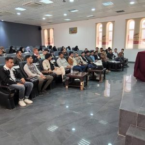 عمادة كلية التجارة والاقتصاد تلتقي مندوبي ومندوبات الطلبة وممثلي ملتقى الطالب الجامعي بالكلية لمناقشة القضايا الطلابية