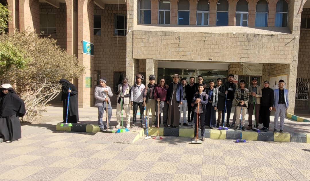 حملة نظافة طلابية شاملة في كلية التجارة والاقتصاد بمناسبة جمعة رجب