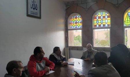 اجتماع يستعرض استعدادات كلية الشريعة والقانون بجامعة صنعاء للامتحانات