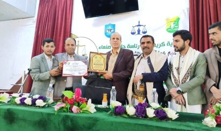 برعاية جامعة صنعاء.. كلية الشريعة والقانون تختتم برنامج المحكمة الافتراضية التدريبي للعام الجامعي 1447هـ