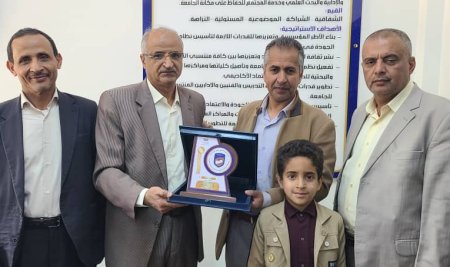 كلية التربية الرياضية بجامعة صنعاء تتسلّم درع الاعتماد الذهبي الأكاديمي