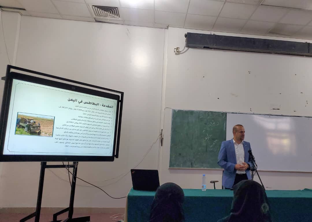 مناقشة (2) للباحث/ أسامة يحيى الدمشقي – قسم البستنة وتقاناتها – كلية الزراعة والأغذية والبيئة – جامعة صنعاء مناقشة (2) للباحث/ أسامة يحيى الدمشقي – قسم البستنة وتقاناتها – كلية الزراعة والأغذية والبيئة – جامعة صنعاء
