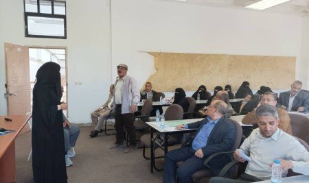 قسم البستنة وتقاناتها بكلية الزراعة بجامعة صنعاء يناقش خطة رسالة الماجستير للباحثة وئام المصباحي