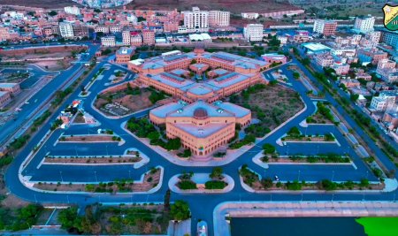 اجتماع موسع بكلية الصيدلة لمناقشة قضايا طلاب الدراسات العليا وتطوير آليات الإشراف العلمي