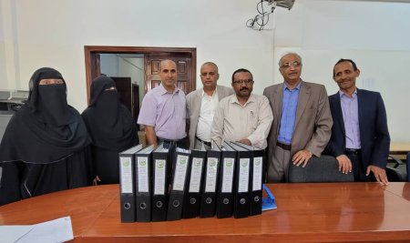 كلية الطب البيطري تُسلم ملفات متطلبات الاعتماد البرامجي لمركز التطوير وضمان الجودة بالجامعة