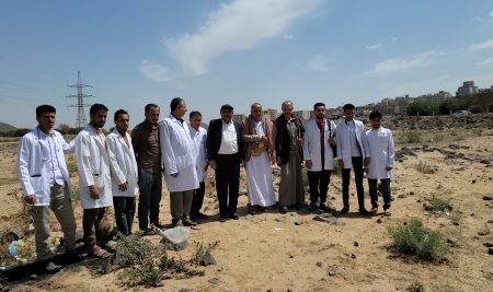 دُشن في مديرية معين بأمانة العاصمة، اليوم، المخيم الطبي البيطري الأول لمعالجة الثروة الحيوانية والذي تنظمه كلية الطب البيطري بجامعة صنعاء برعاية كريمة من رئاسة جامعة صنعاء واللجنة الزراعية والسمكية العليا والسلطة المحلية وجمعية معين التعاونية الزراعية متعددة الأغراض.