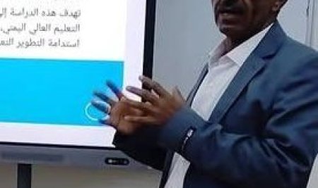 الباحث/ أحمد القطابري يناقش خطة أُطروحة الدكتوراة