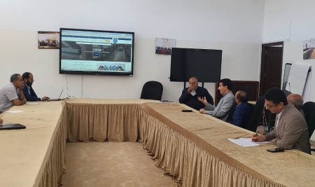 مساعد رئيس الجامعة للشؤون الإعلامية يطّلع على أعمال تحديث الموقع الإلكتروني لمركز دراسات الهجرة واللاجئين والنازحين جامعة صنعاء