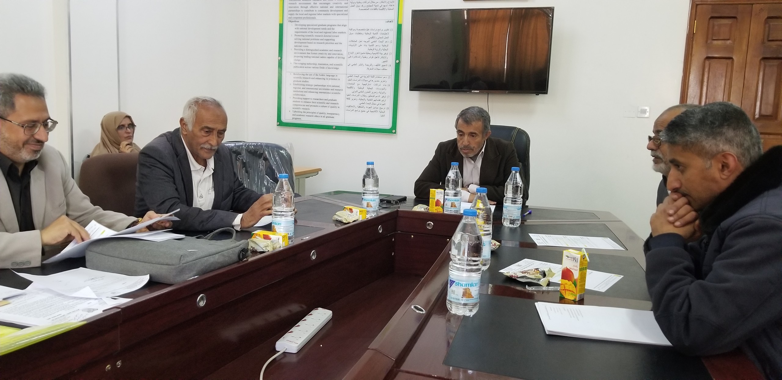 لجنة الأبحاث العلمية بجامعة صنعاء تناقش لوائح تطوير البحث العلمي وتقر مكافآت للنشر