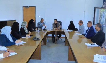 كلية الطب تعقد لقاءً أكاديمياً لتقييم أداء وحدات الجودة والدعم الطلابي والخريجين
