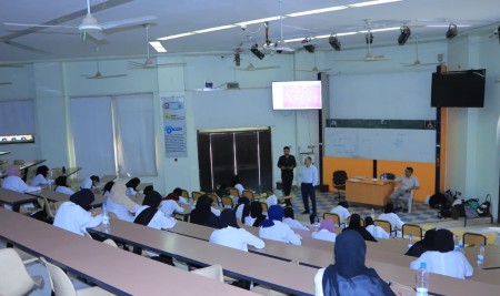 تنفيذ  الامتحانات العملية لمقرر “علم الأدوية الطبية” لطلبة المستوى الثالث