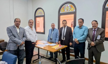 كلية الطب بجامعة صنعاء تُجري امتحانات القبول العملية والشفوية لمتقدمي مساق طب وجراحة العيون
