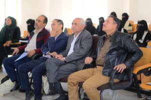 قسم اللغة الإنجليزية بكلية اللغات – جامعة صنعاء يناقش أبحاث تخرج الطلاب – صورة01