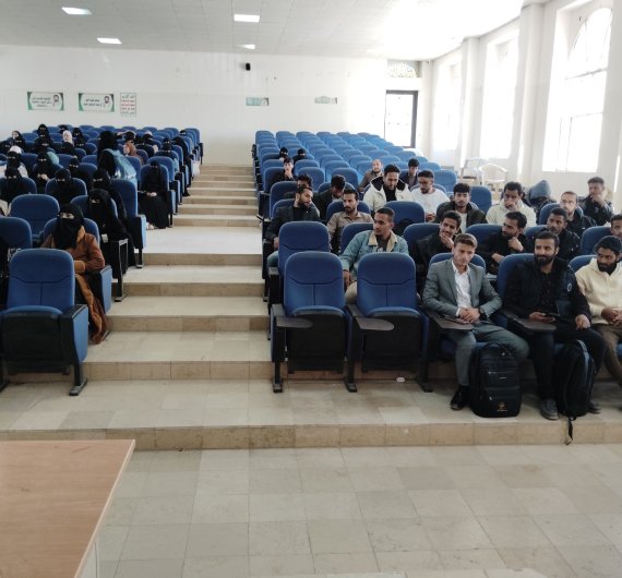 كلية اللغات بجامعة صنعاء تقيم حفل تكريم لطلابها المتميزين في الأنشطة واللجان الطلابية - صورة06