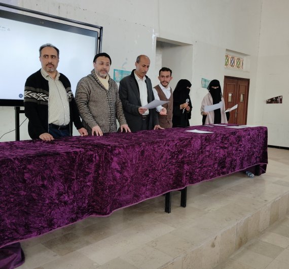 كلية اللغات بجامعة صنعاء تقيم حفل تكريم لطلابها المتميزين في الأنشطة واللجان الطلابية - صورة19