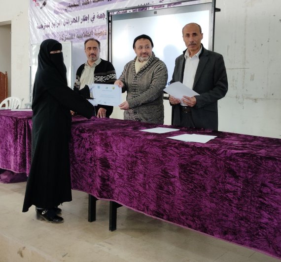 كلية اللغات بجامعة صنعاء تقيم حفل تكريم لطلابها المتميزين في الأنشطة واللجان الطلابية - صورة27