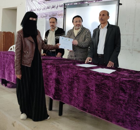 كلية اللغات بجامعة صنعاء تقيم حفل تكريم لطلابها المتميزين في الأنشطة واللجان الطلابية - صورة28