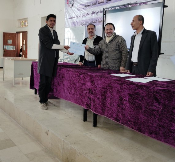 كلية اللغات بجامعة صنعاء تقيم حفل تكريم لطلابها المتميزين في الأنشطة واللجان الطلابية - صورة36