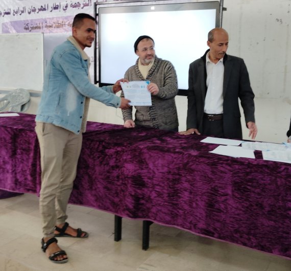 كلية اللغات بجامعة صنعاء تقيم حفل تكريم لطلابها المتميزين في الأنشطة واللجان الطلابية - صورة41