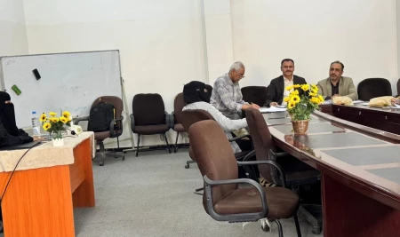 قسم الترجمة بكلية اللغات بجامعة صنعاء يناقش خطة رسالة الماجستير للباحثة امل علوي